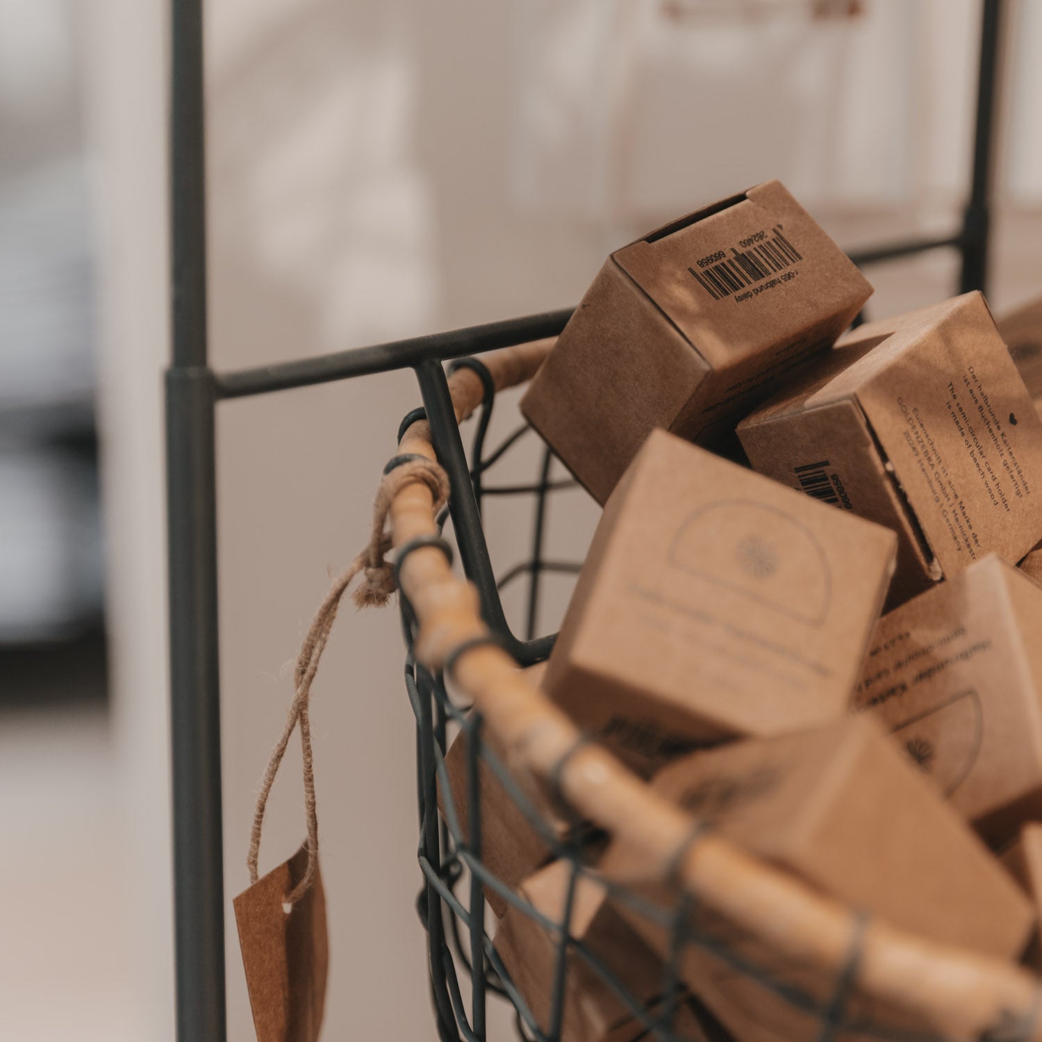 Die halbrunden Kartenständer in deinem Laden