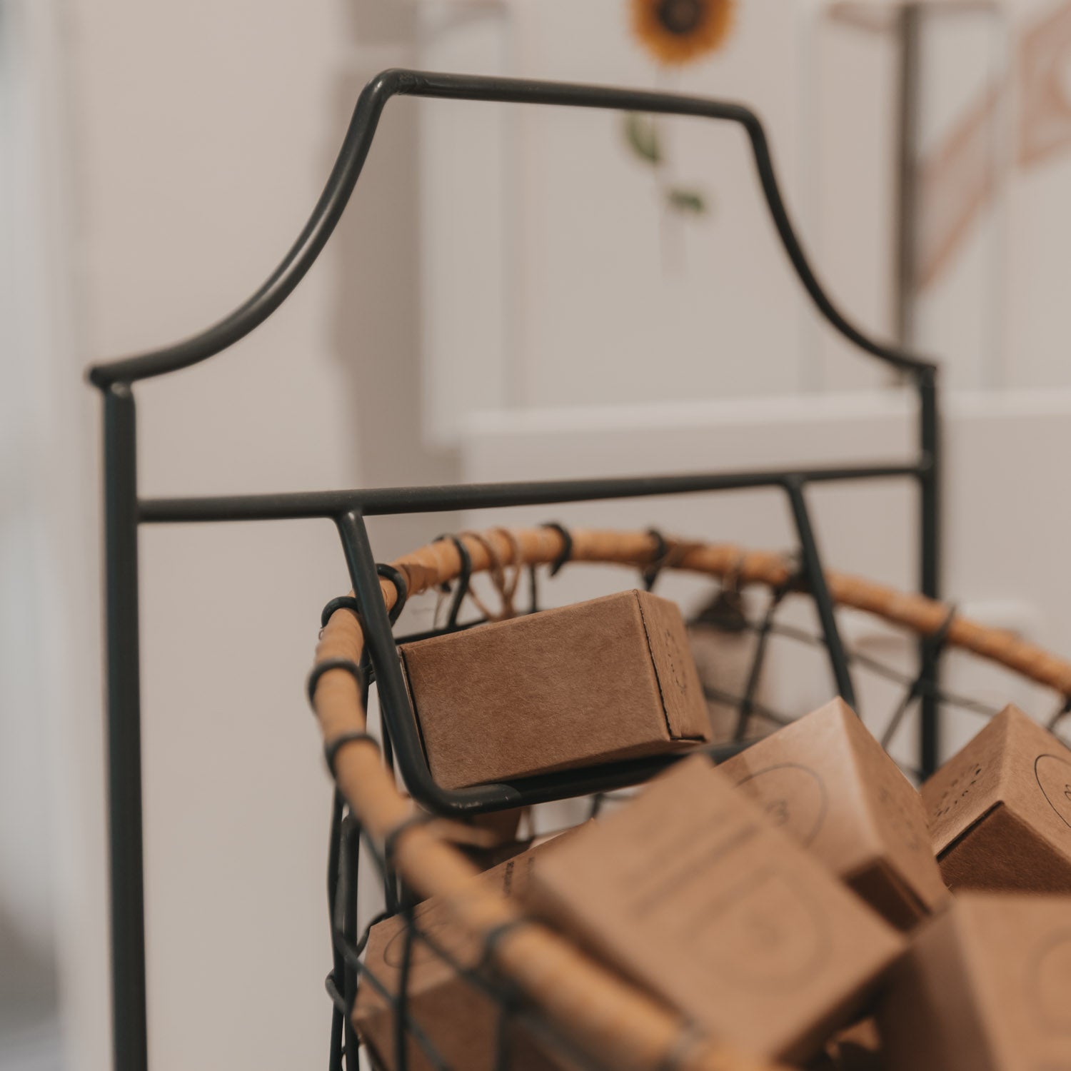 Die halbrunden Kartenständer in deinem Laden