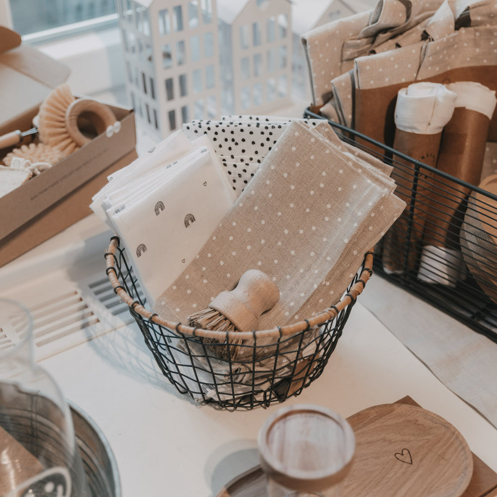 Linen tea towels dots in a set of 2 (PU = 5 pieces)