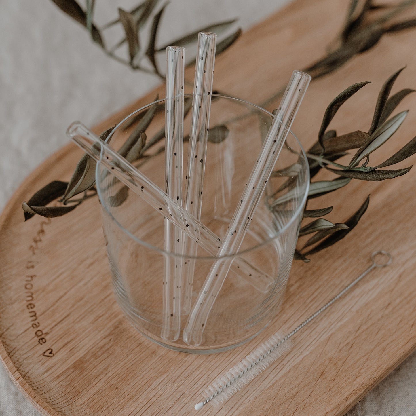 Glass straws dots black 13cm in a set of 4 (PU = 10 sets)