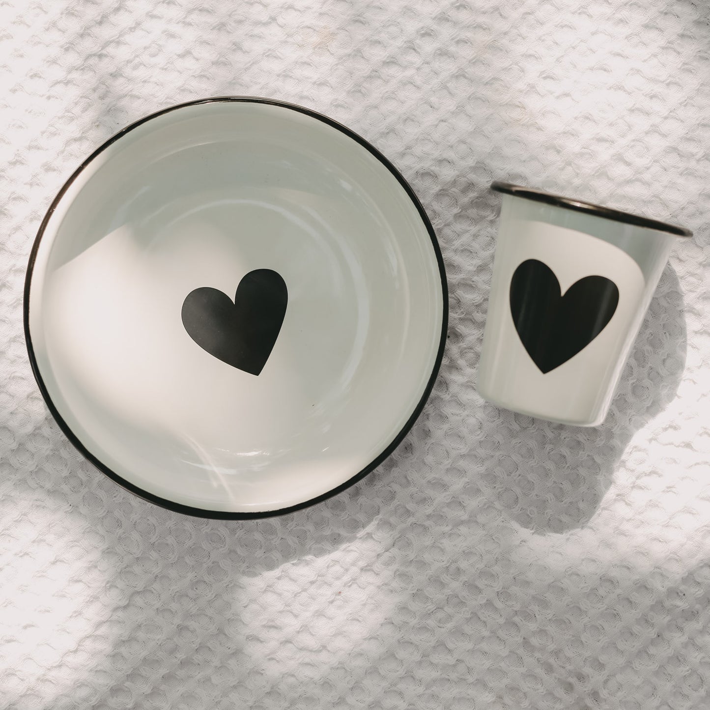 Emaille Teller großes Herz Reinweiß (VE = 6 Stk)