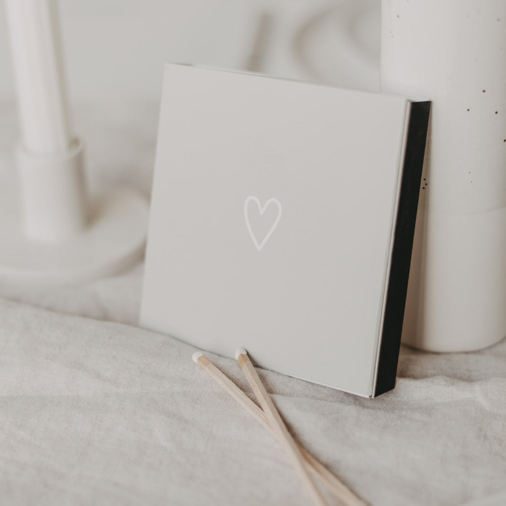 Matches Flower Girl (PU = 8 pcs.)