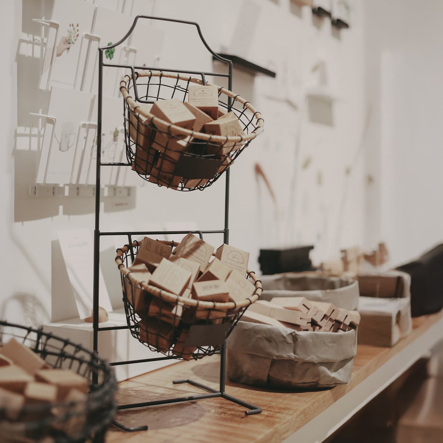 Ensemble - Petit support de panier avec paniers assortis