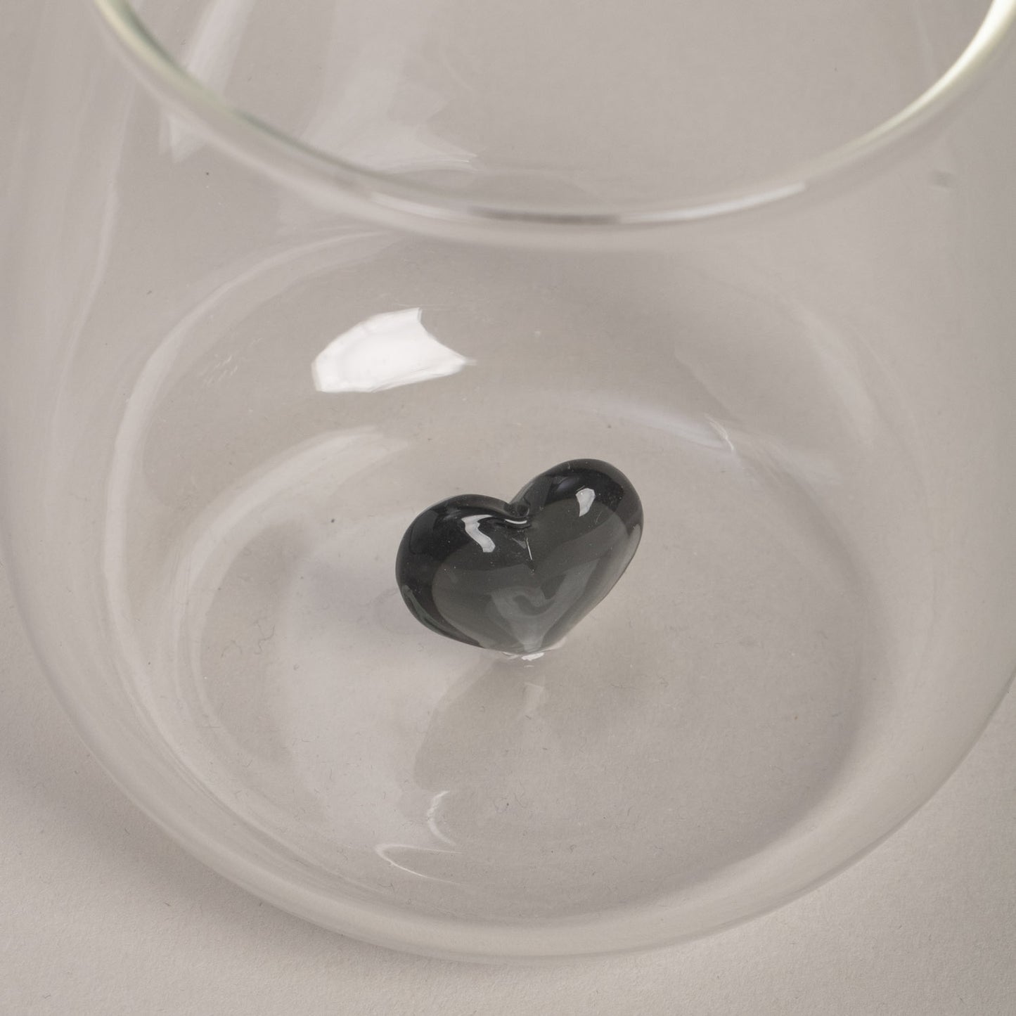 Drinking glass heart shape black (pack = 6 pcs)