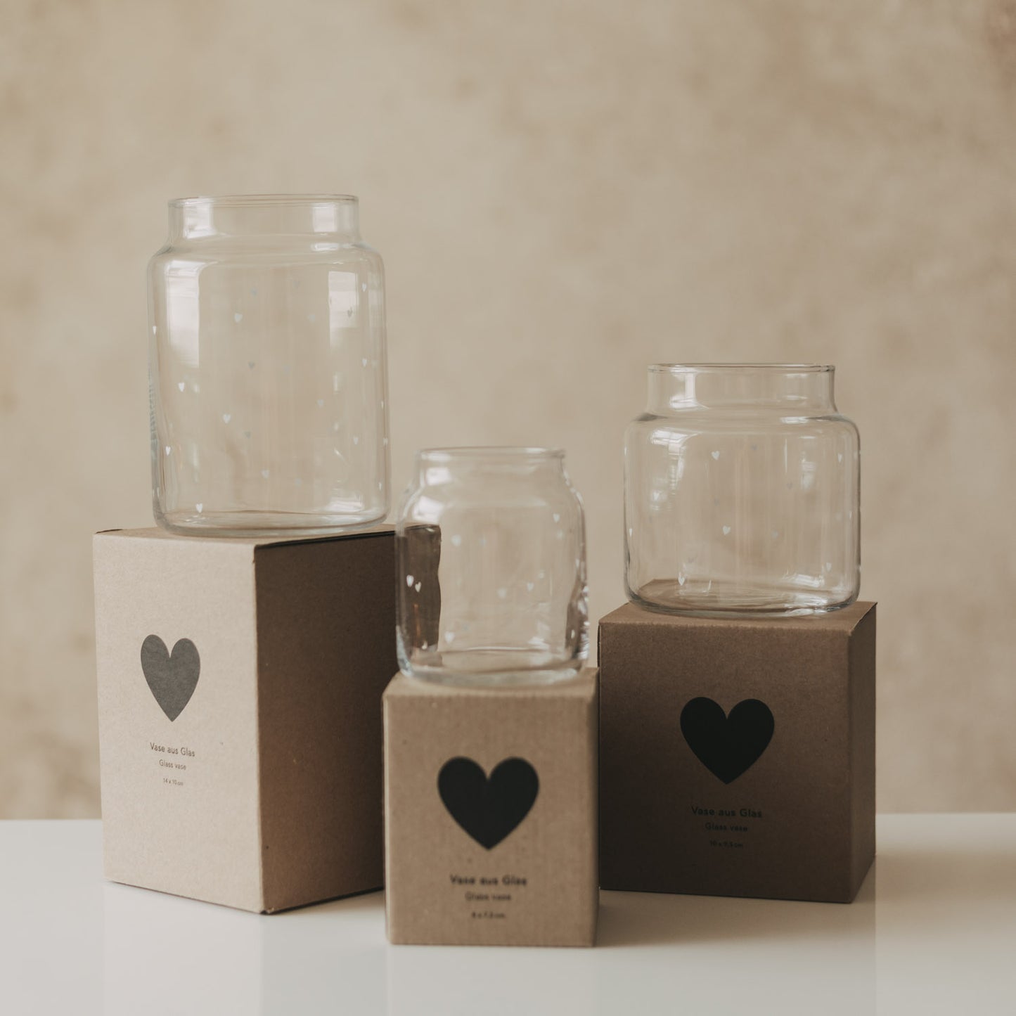 Vase aus Glas mittel Herzen weiß (VE = 6 Stk.)