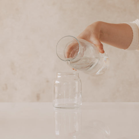 Vase aus Glas klein Herzen weiß (VE = 6 Stk.)