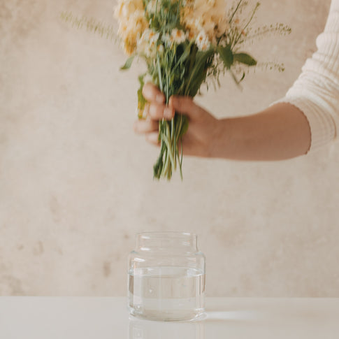 Vase aus Glas mittel Herzen weiß (VE = 6 Stk.)