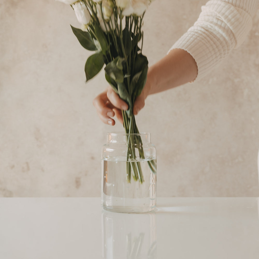 Vase aus Glas groß Herzen weiß (VE = 6 Stk.)