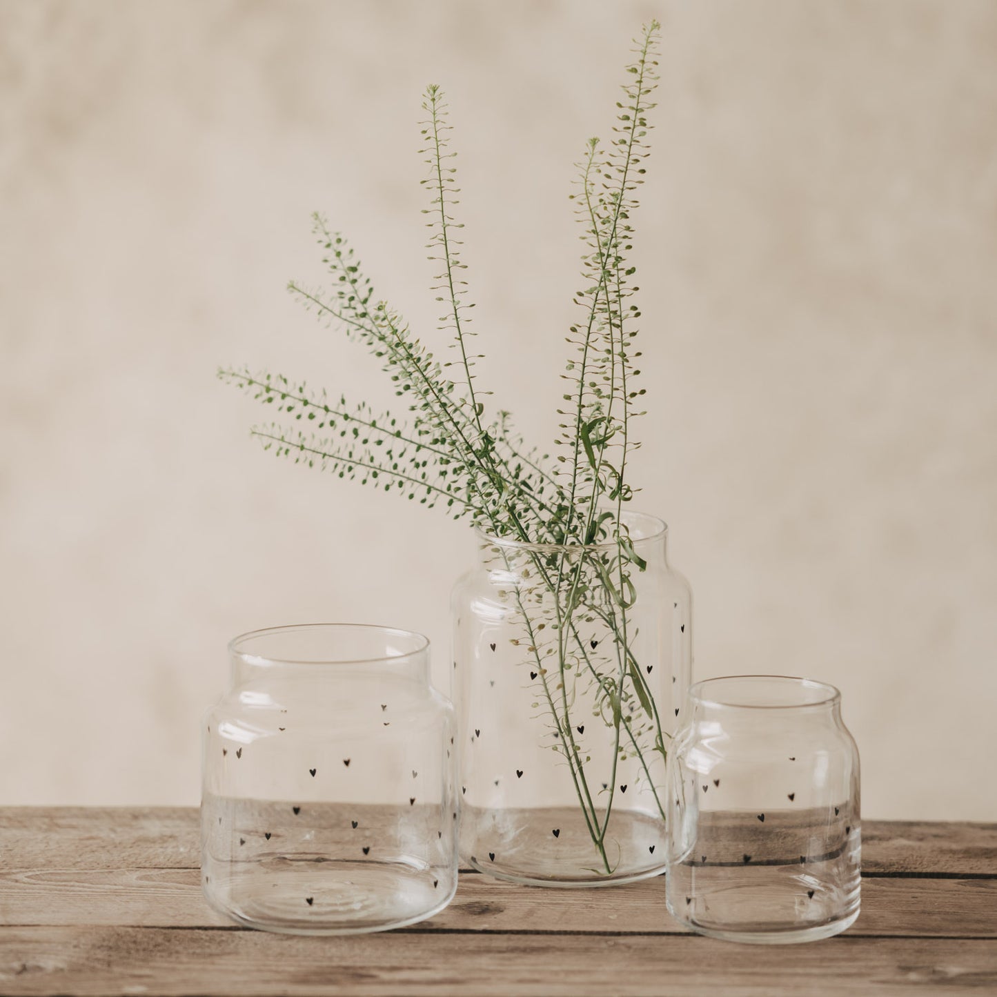 Vase aus Glas mittel Herzen schwarz (VE = 6 Stk.)