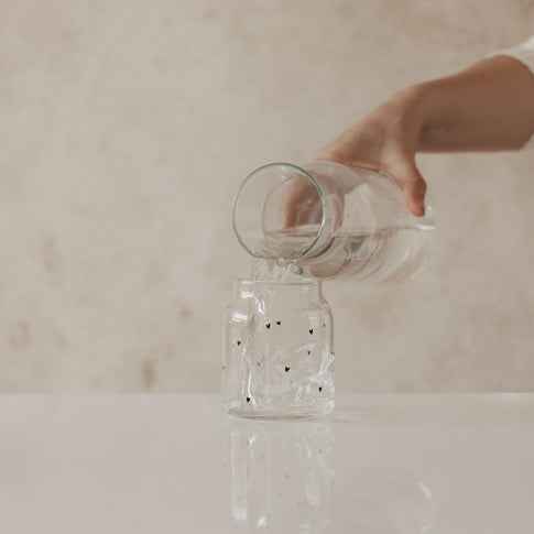 Vase aus Glas klein Herzen schwarz (VE = 6 Stk.)