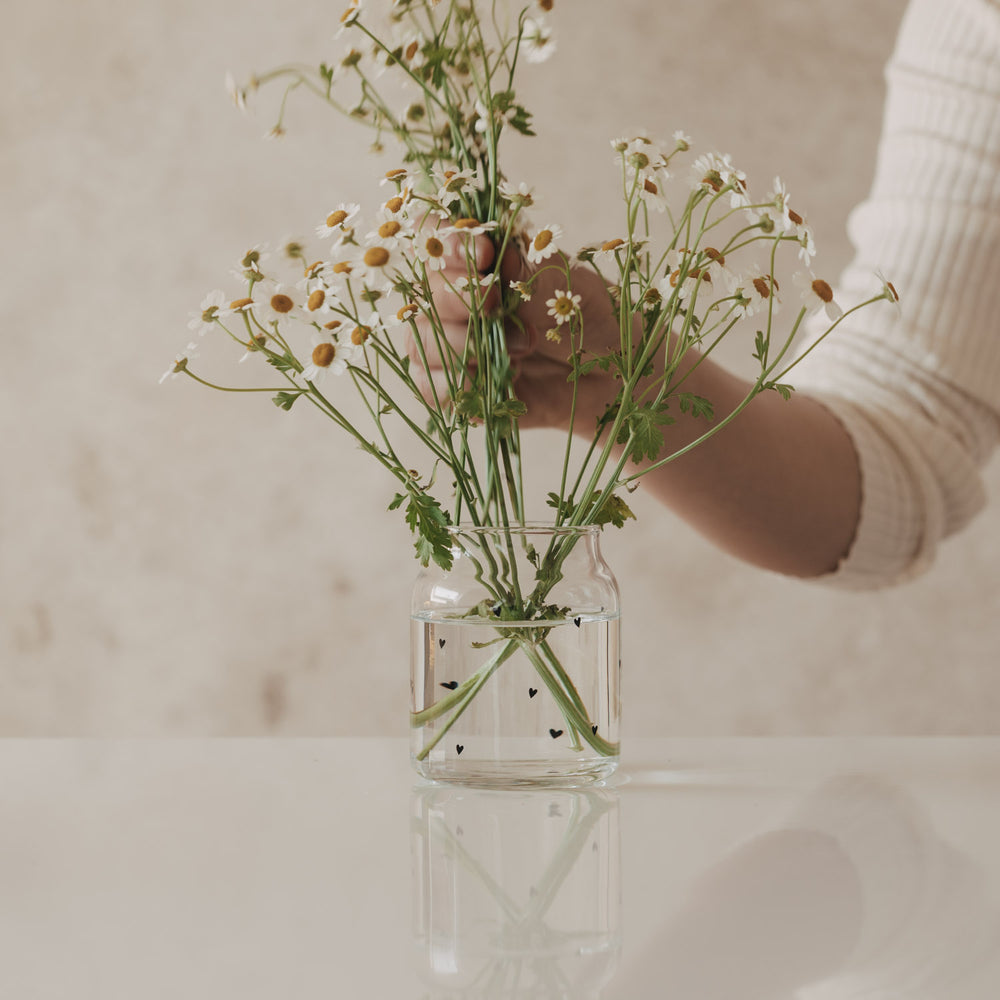Vase aus Glas klein Herzen schwarz (VE = 6 Stk.)