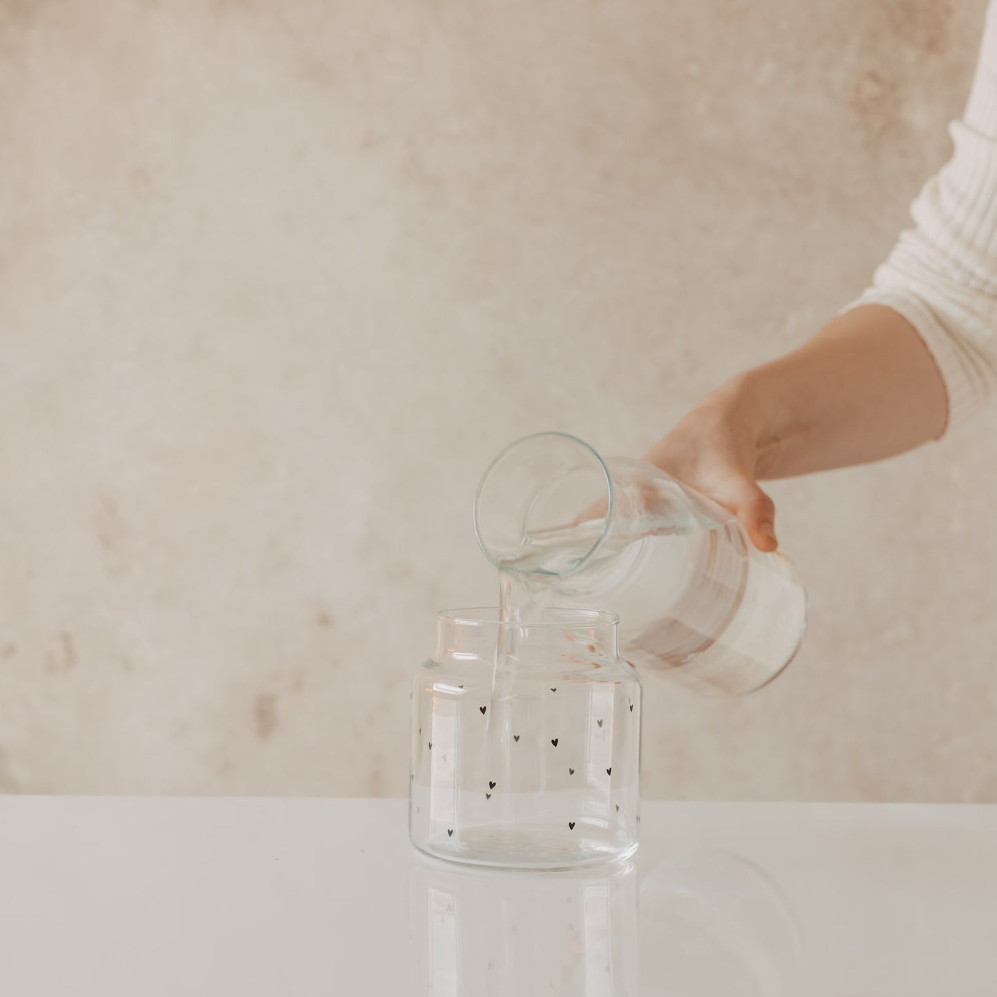 Vase aus Glas mittel Herzen schwarz (VE = 6 Stk.)