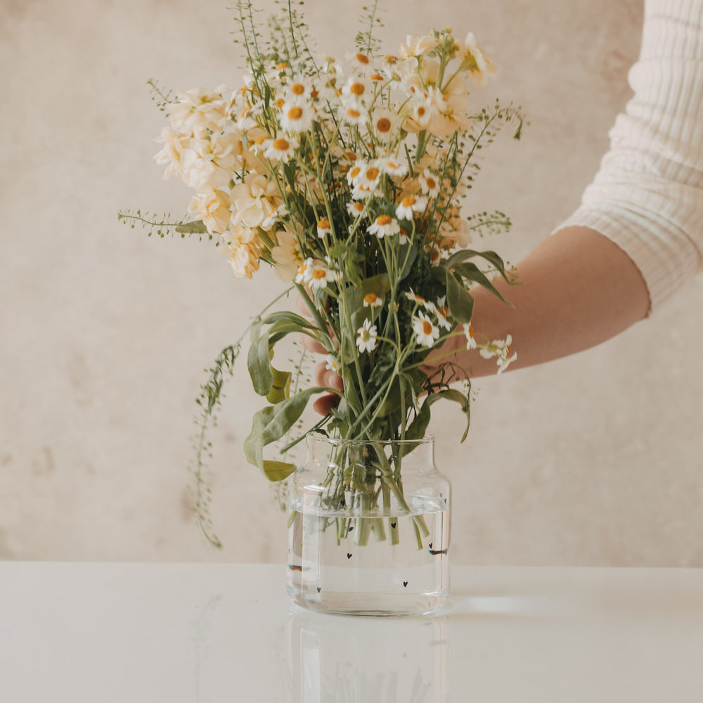 Vase aus Glas mittel Herzen schwarz (VE = 6 Stk.)