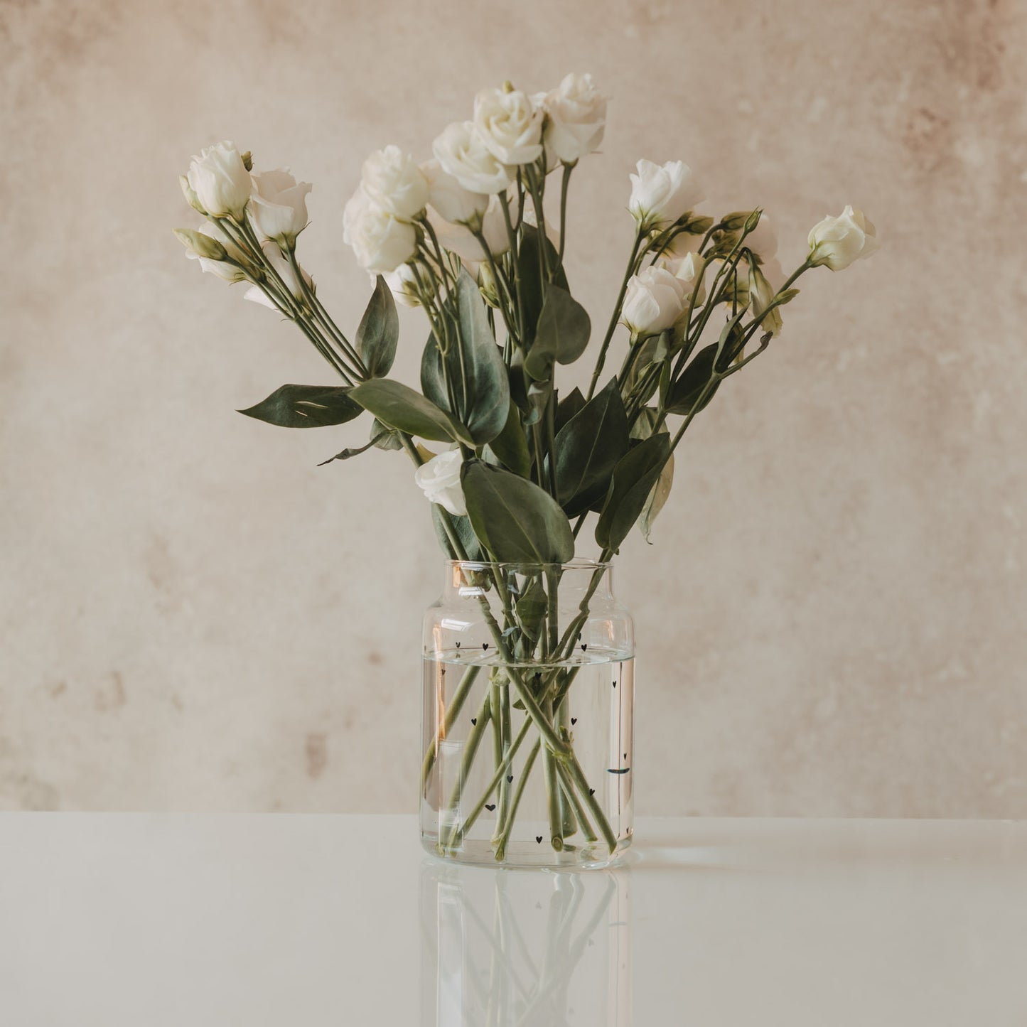 Vase aus Glas groß Herzen schwarz (VE = 6 Stk.)