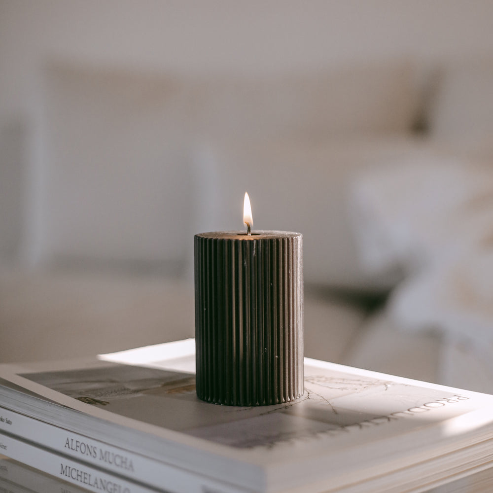 Block candle grooves 70 x 100 black (pack = 6 pcs)