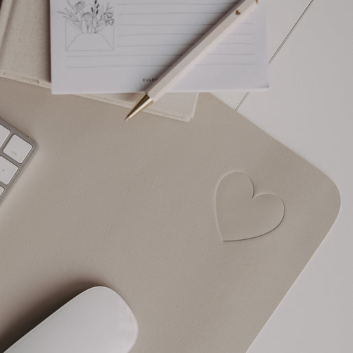 Schreibtischunterlage soft Herz taupe (VE = 6 Stk.)