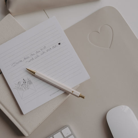 Schreibtischunterlage soft Herz taupe (VE = 6 Stk.)