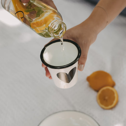 Becher émaillé cœur (VE = 6 pcs)