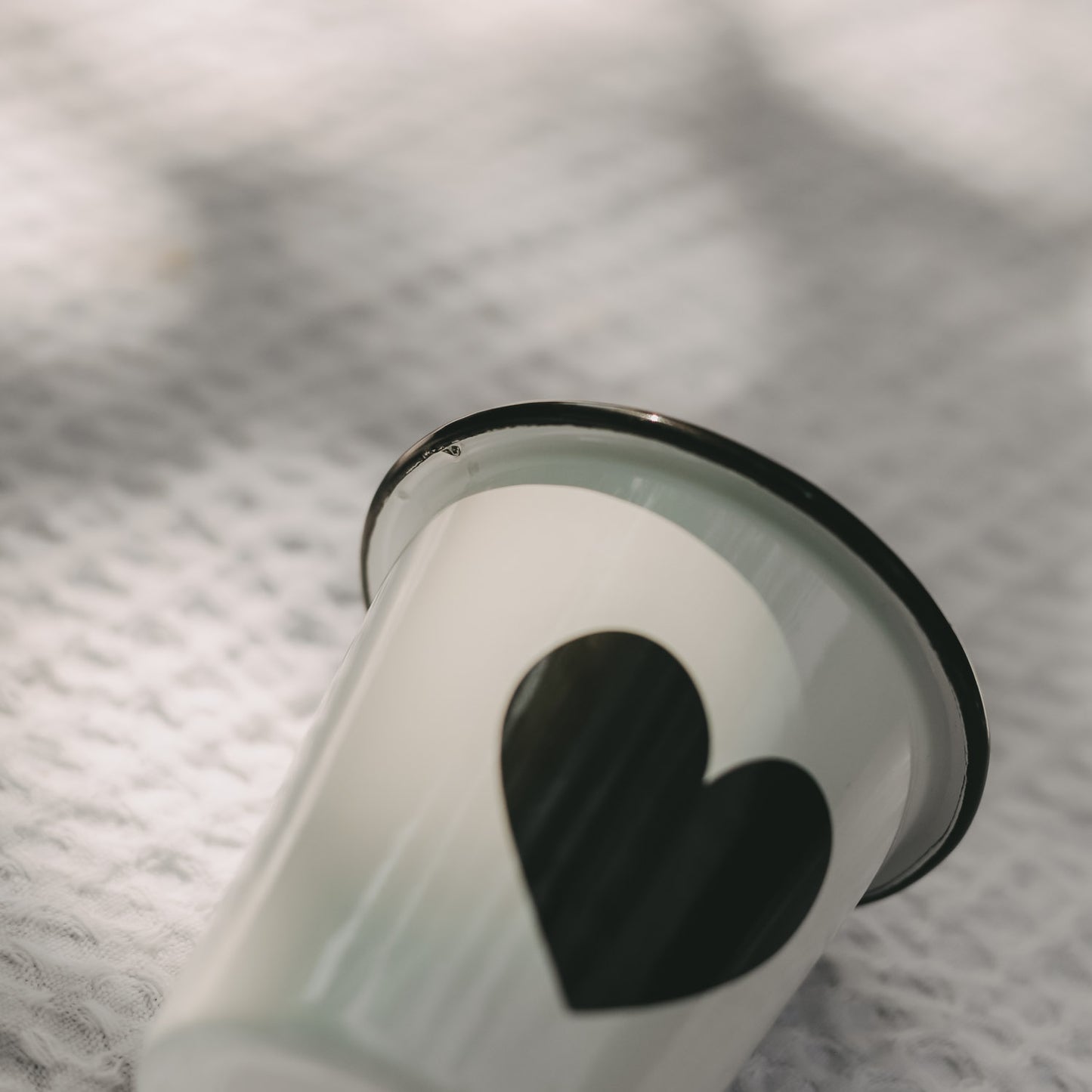 Becher émaillé cœur (VE = 6 pcs)