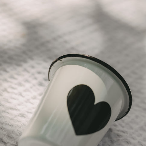 Becher émaillé cœur (VE = 6 pcs)
