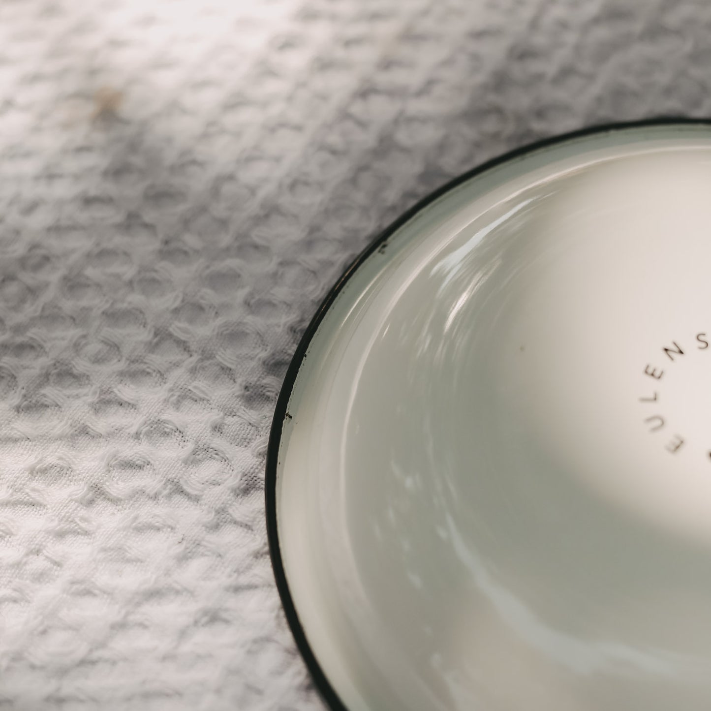Assiette émaillée grand cœur (VE = 6 pcs)