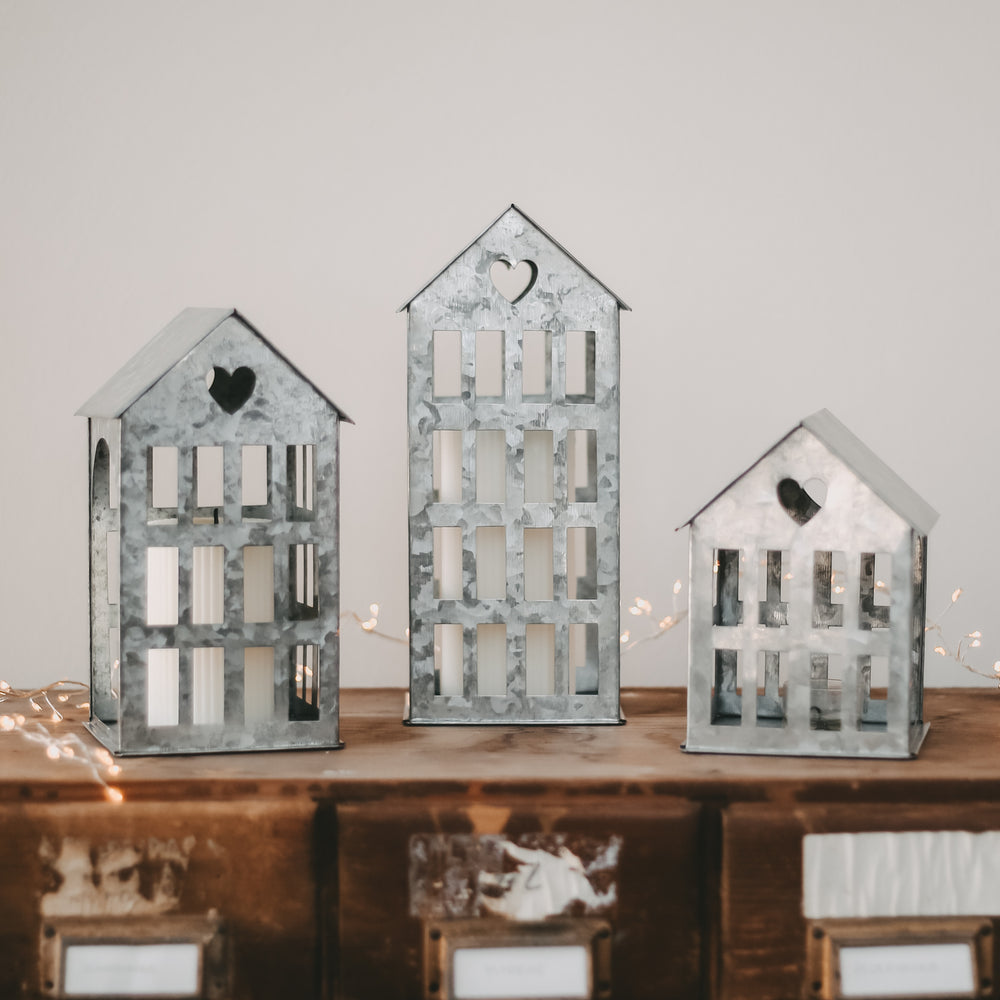 Petite maison en métal argentée (VE = 4 pcs)