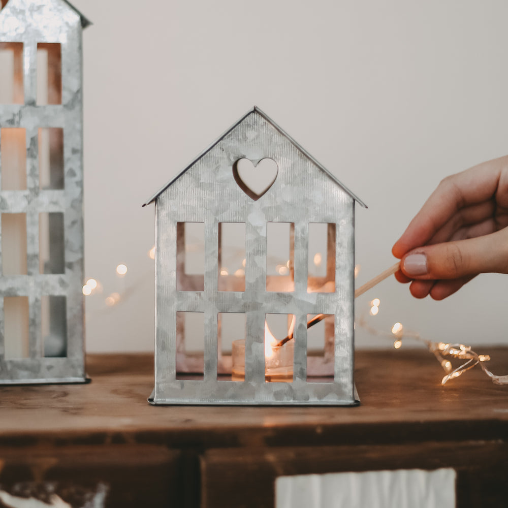 Petite maison en métal argentée (VE = 4 pcs)