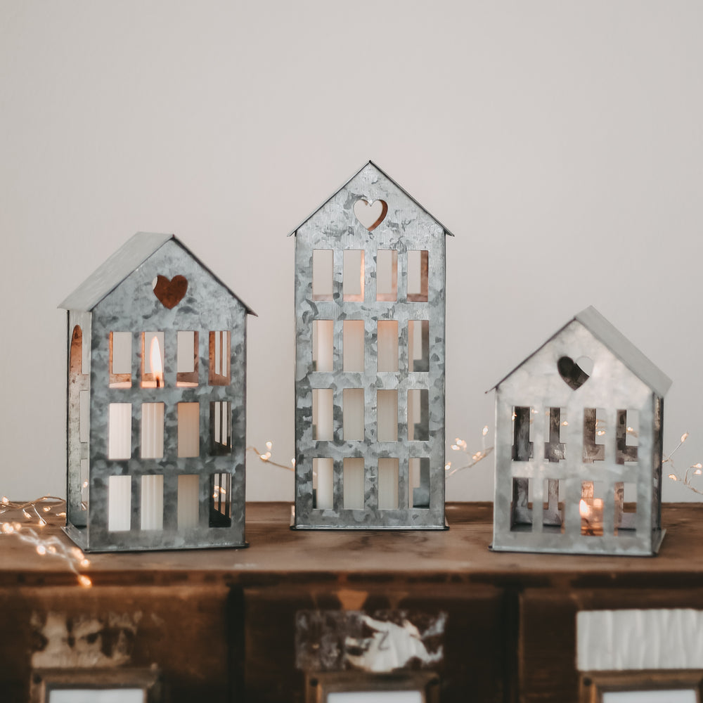 Petite maison en métal argentée (VE = 4 pcs)