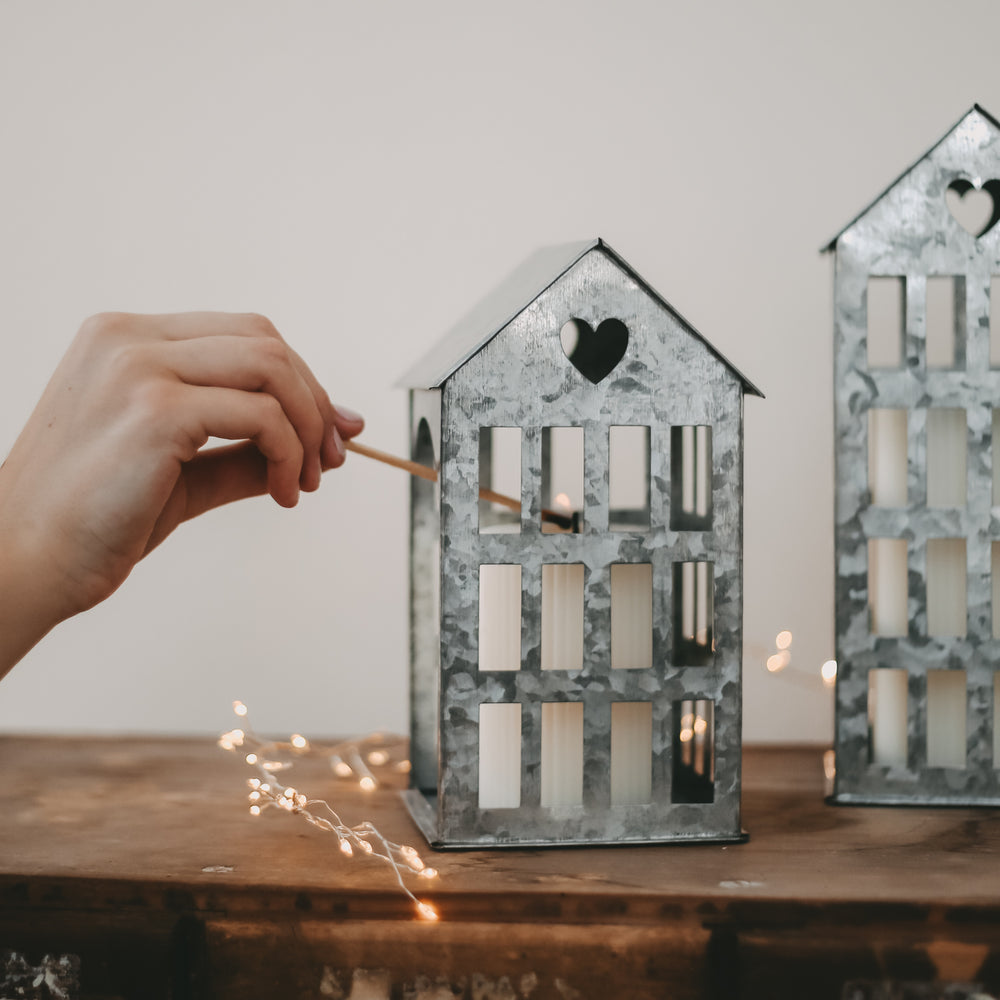 Maison en métal moyenne argent (VE = 4 pcs)