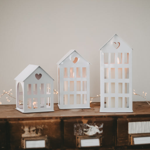 Petite maison en métal blanche (VE = 4 pcs)
