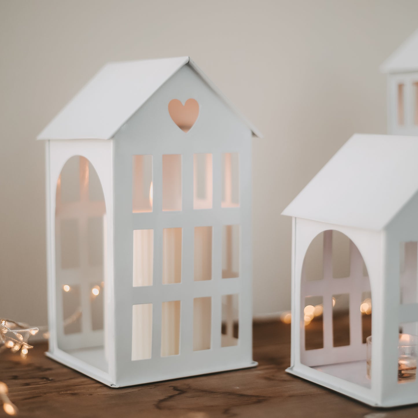 Maison en métal moyenne blanche (VE = 4 pcs)