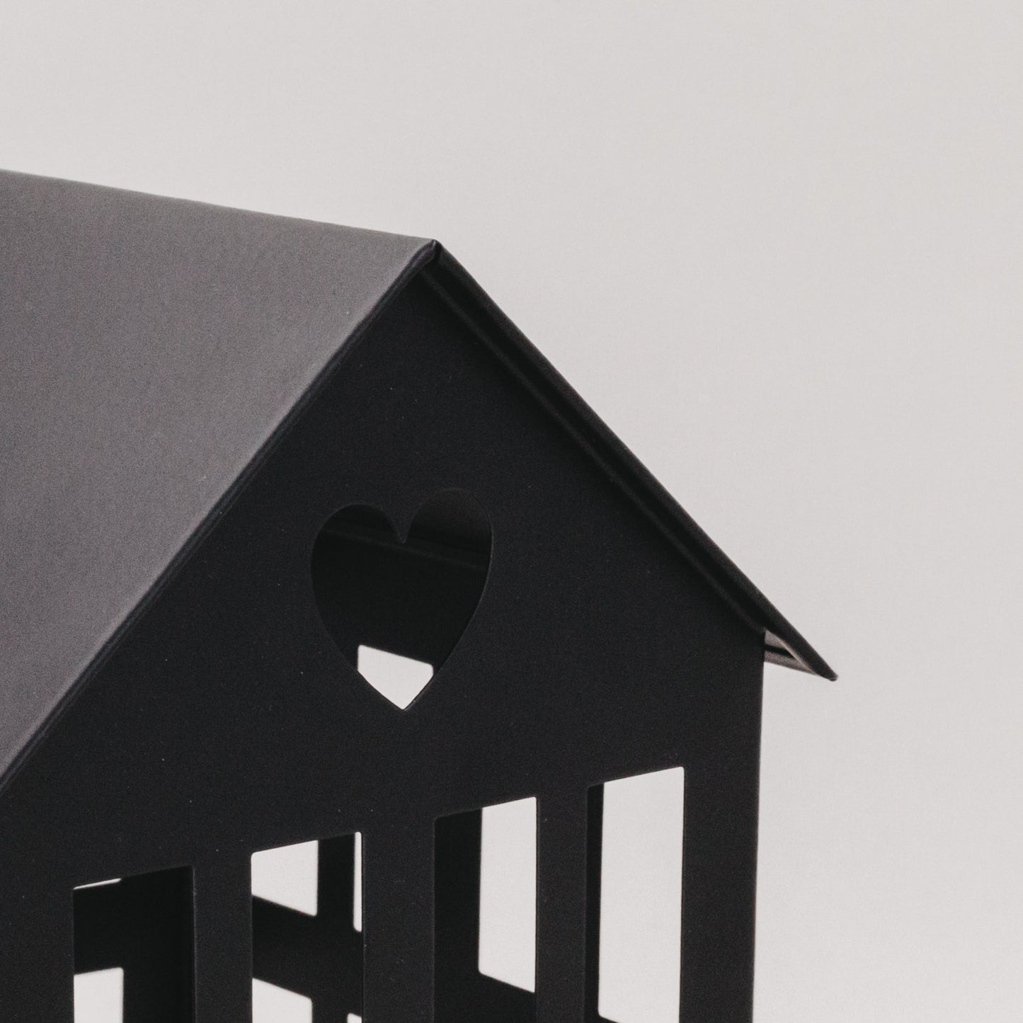 Metallhaus mittel Schwarz (VE = 4 Stk)