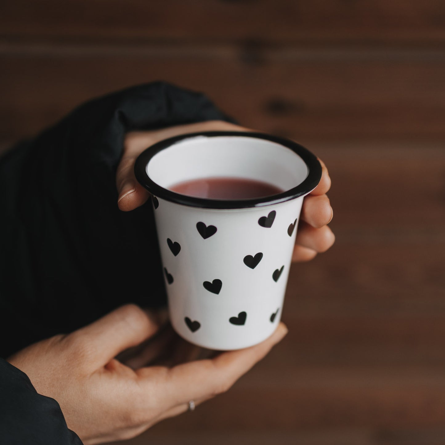 Emaille Becher Herzen (VE = 6 Stk)