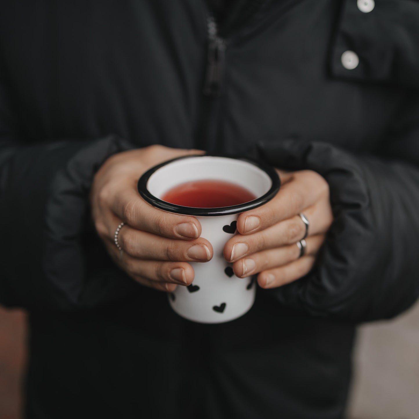 Emaille Becher Herzen (VE = 6 Stk)