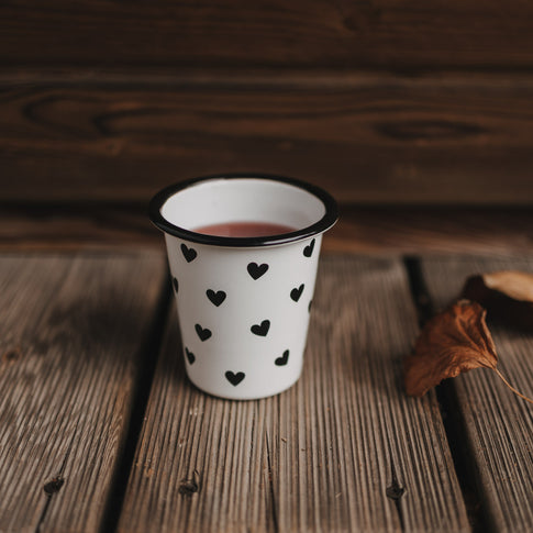 Emaille Becher Herzen (VE = 6 Stk)