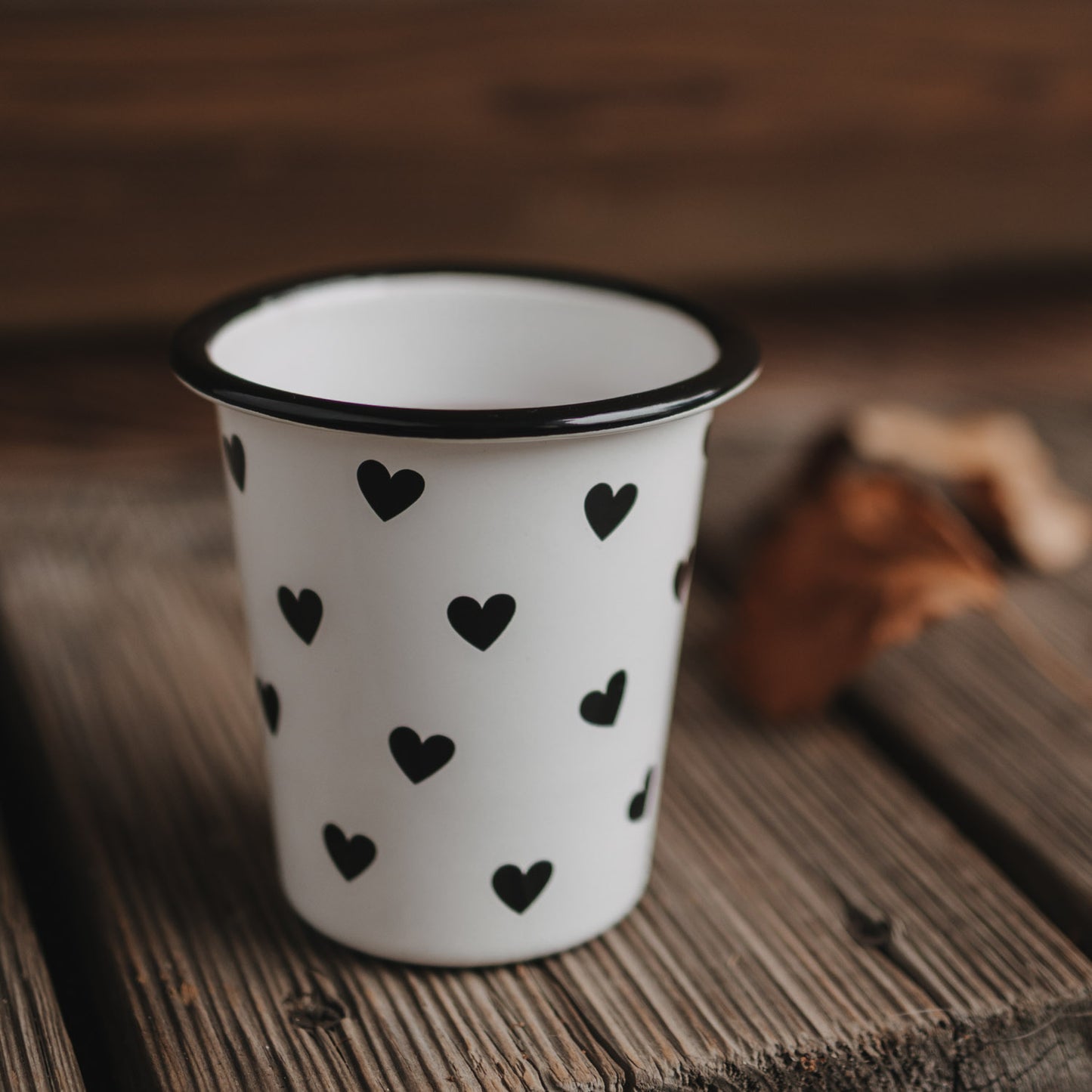 Emaille Becher Herzen (VE = 6 Stk)