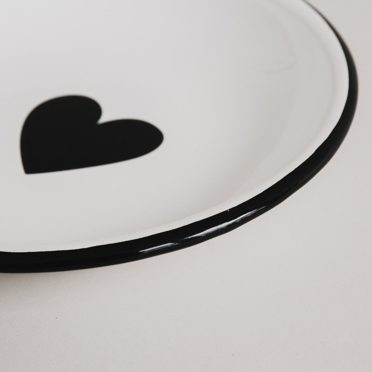 Emaille Frühstücksteller Herz (VE = 6 Stk)