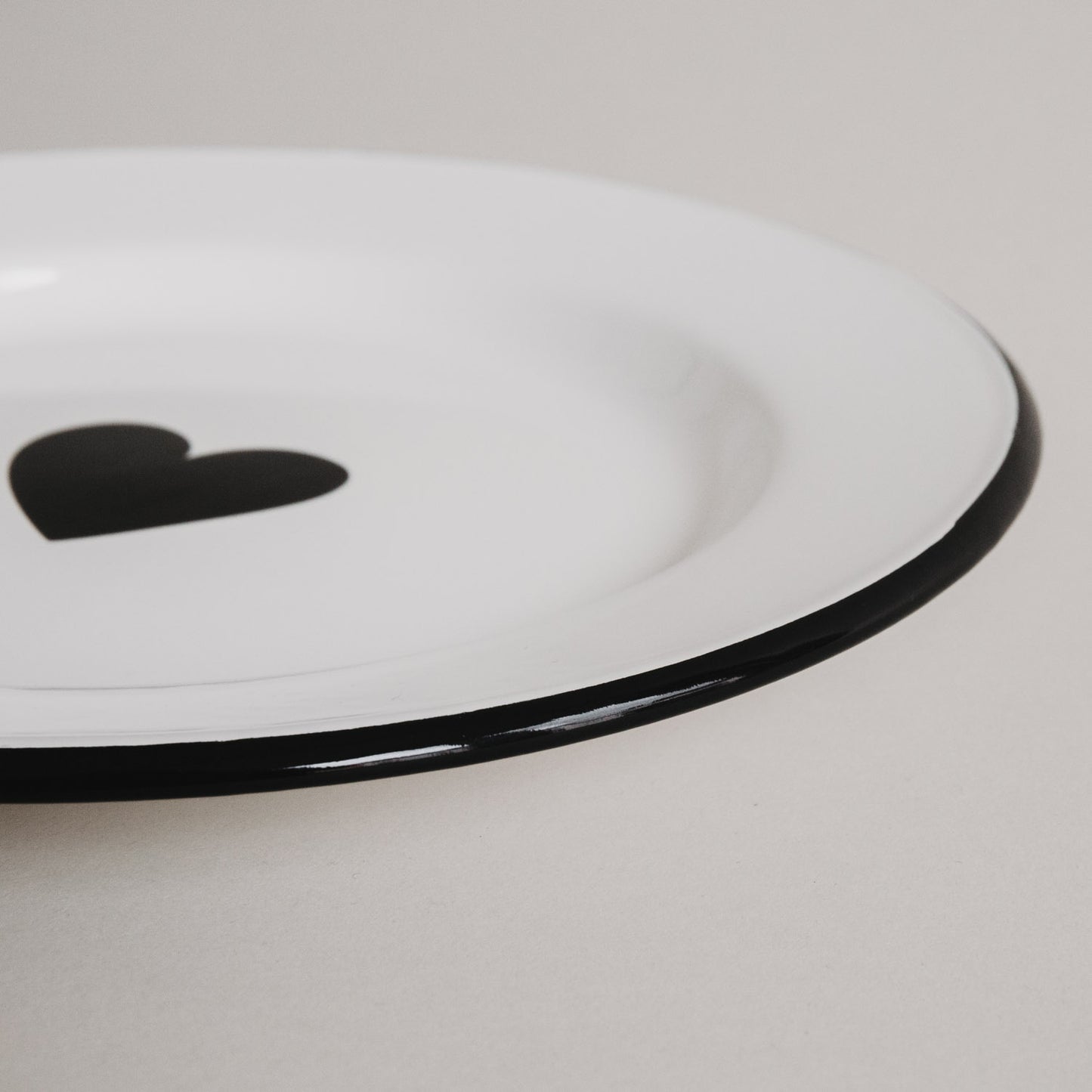 Emaille Speiseteller Herz (VE = 6 Stk)