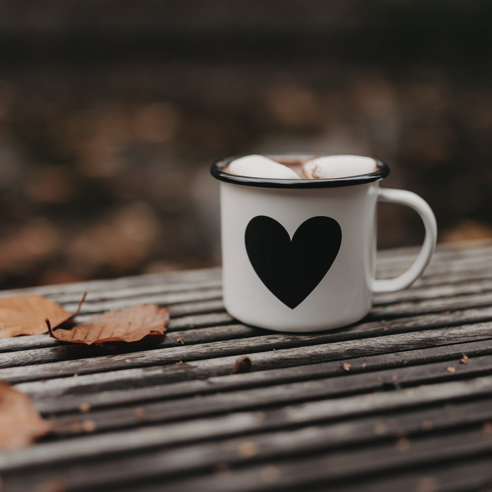 Emaille Tasse Herz (VE = 6 Stk)