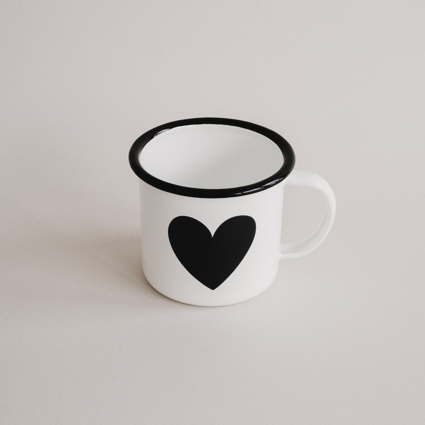 Emaille Tasse Herz (VE = 6 Stk)