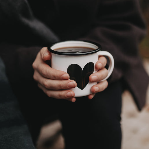 Emaille Tasse Herz (VE = 6 Stk)