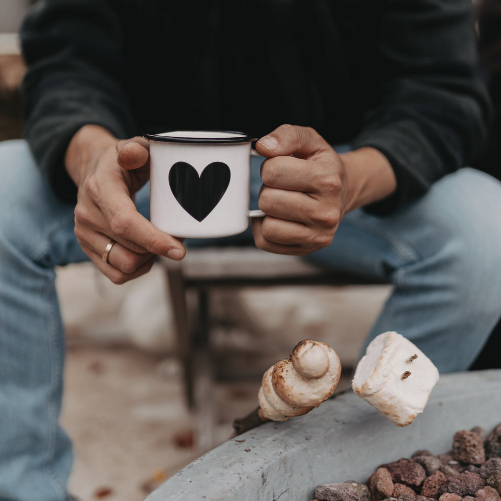 Emaille Tasse Herz (VE = 6 Stk)