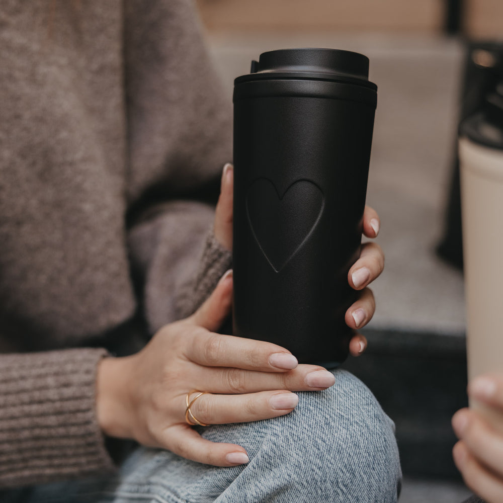 To go Becher Herz schwarz (VE = 4 Stk.)