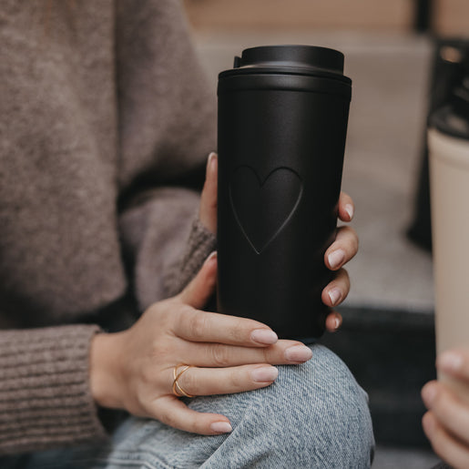 To go Becher Herz schwarz (VE = 4 Stk.)