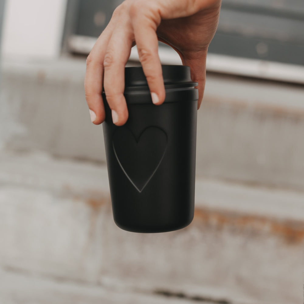 To go Becher Herz schwarz 350ml (VE = 4 Stk.)