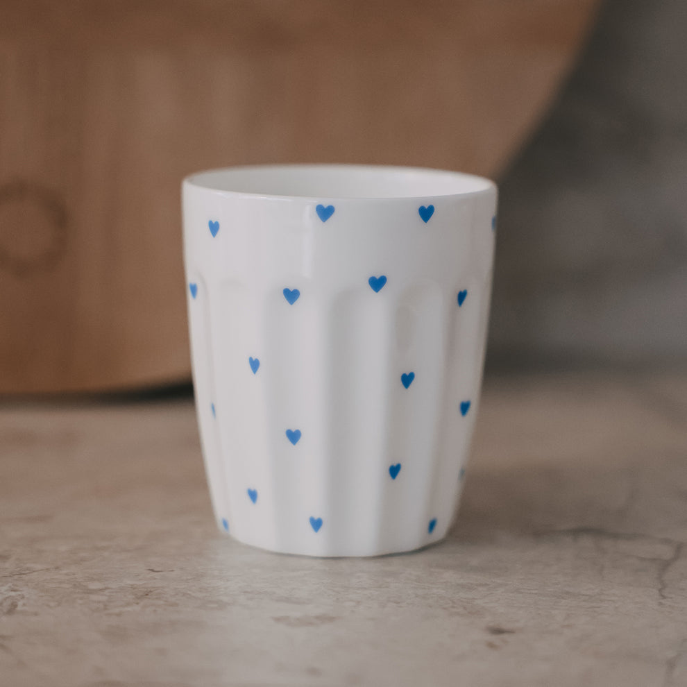 Becher kleine Herzen hellblau (VE = 4 Stk.)
