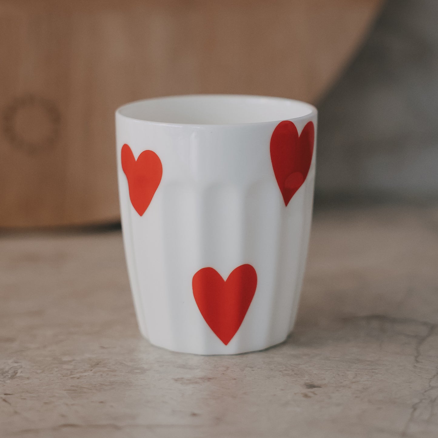 Becher große Herzen rot (VE = 4 Stk.)