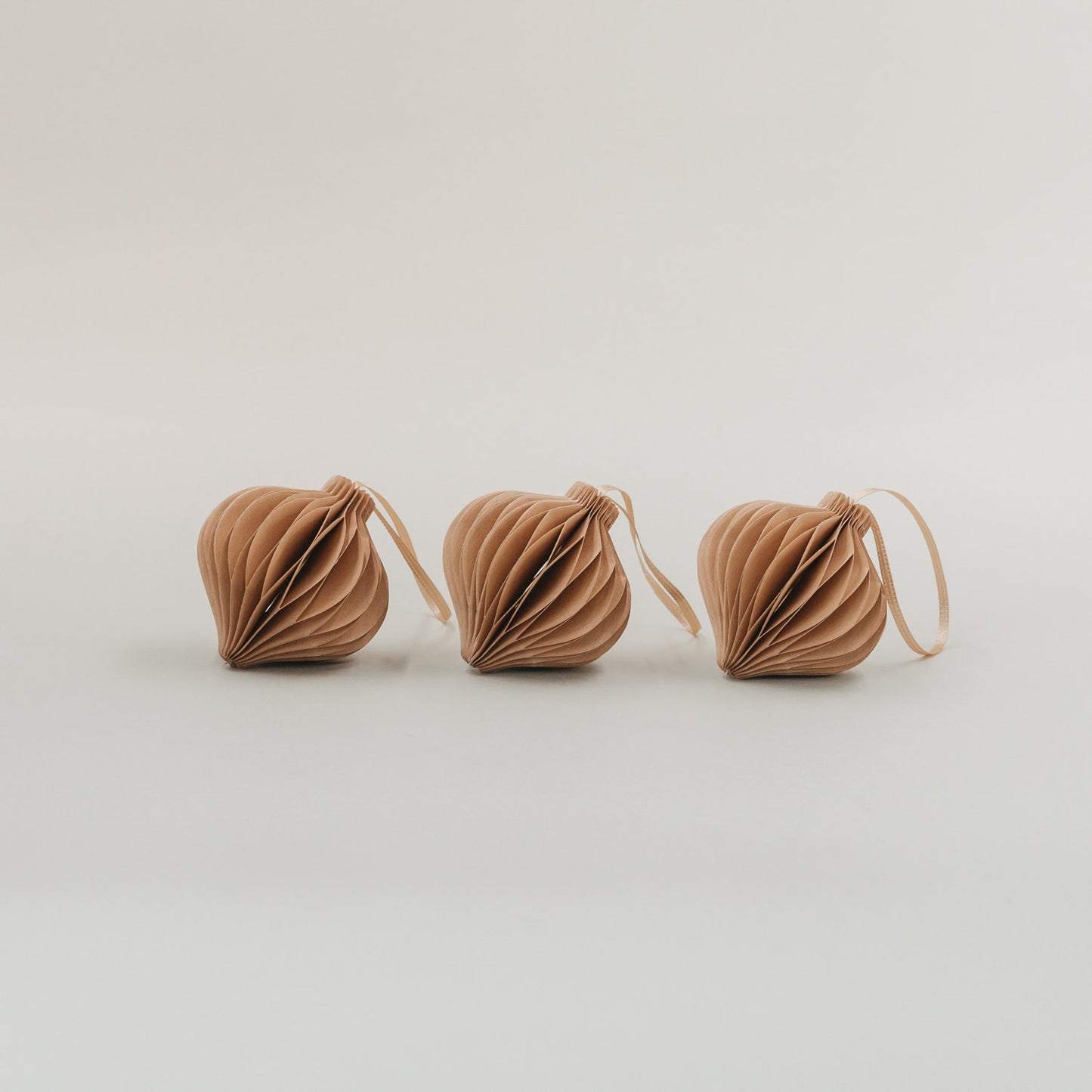 Étiquettes en papier lot de 3 7cm marron (VE = 6 pcs.)