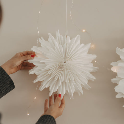 Papieranhänger Schneeflocke 30cm natur (VE = 4 Stk.)