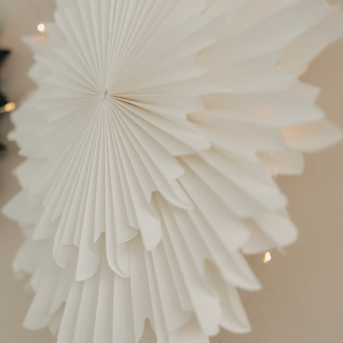 Papieranhänger Schneeflocke 30cm natur (VE = 4 Stk.)